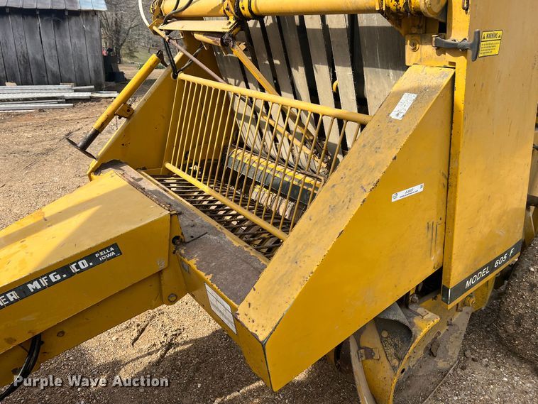 image for item JL9337 Vermeer 605F  round baler