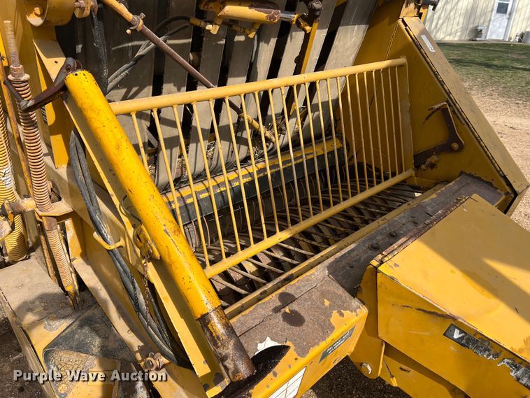 image for item JL9337 Vermeer 605F  round baler