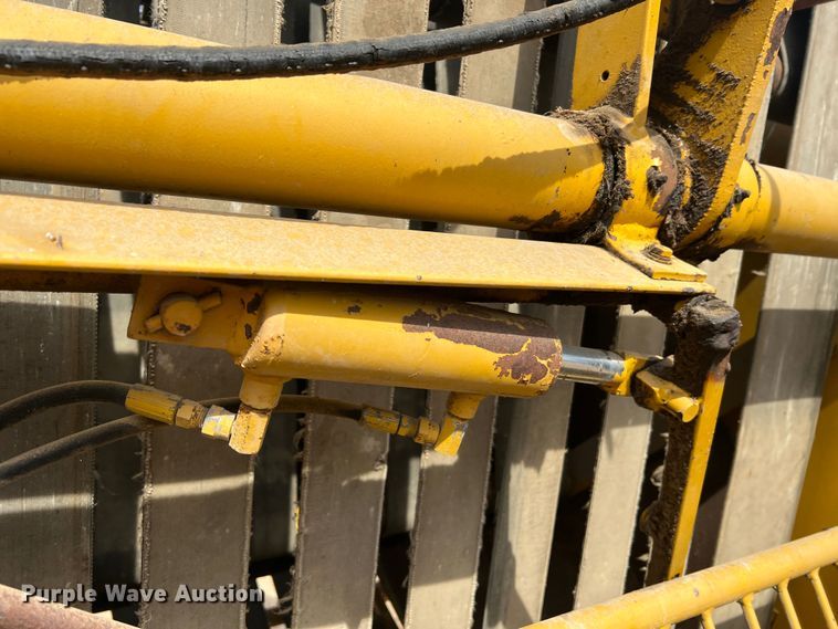 image for item JL9337 Vermeer 605F  round baler