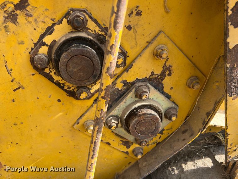 image for item JL9337 Vermeer 605F  round baler