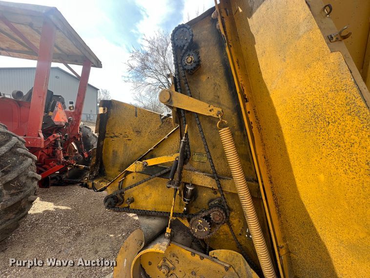 image for item JL9337 Vermeer 605F  round baler