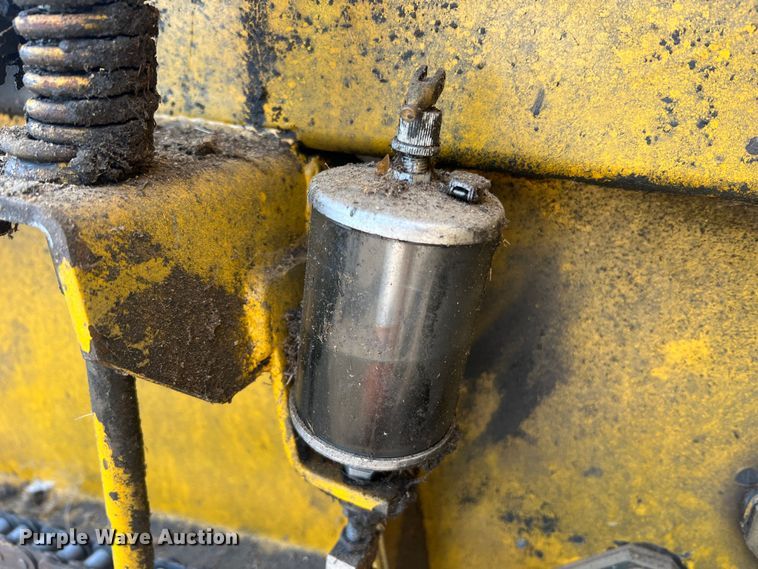 image for item JL9337 Vermeer 605F  round baler