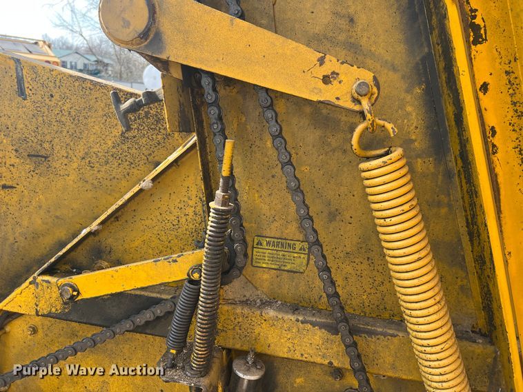 image for item JL9337 Vermeer 605F  round baler