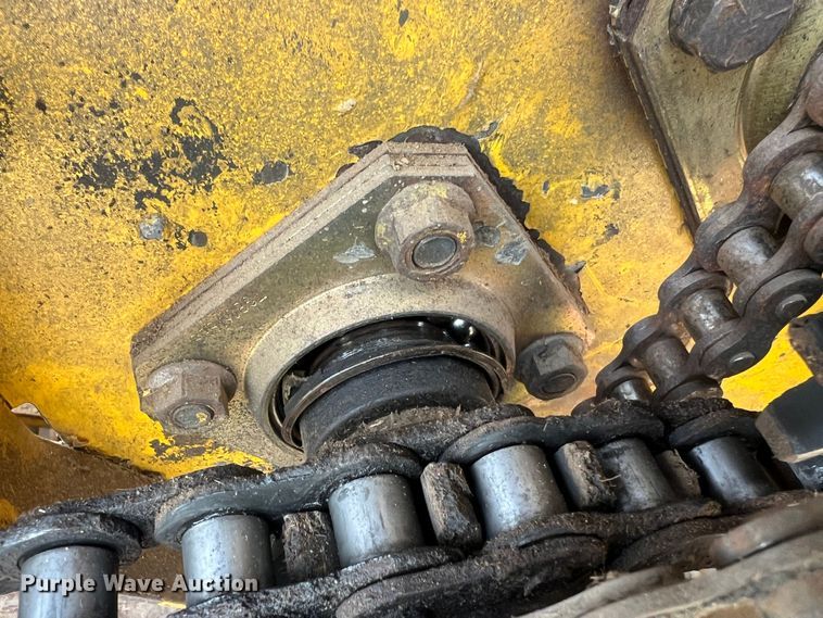 image for item JL9337 Vermeer 605F  round baler