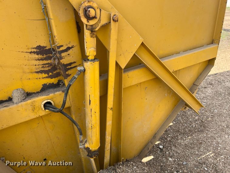 image for item JL9337 Vermeer 605F  round baler