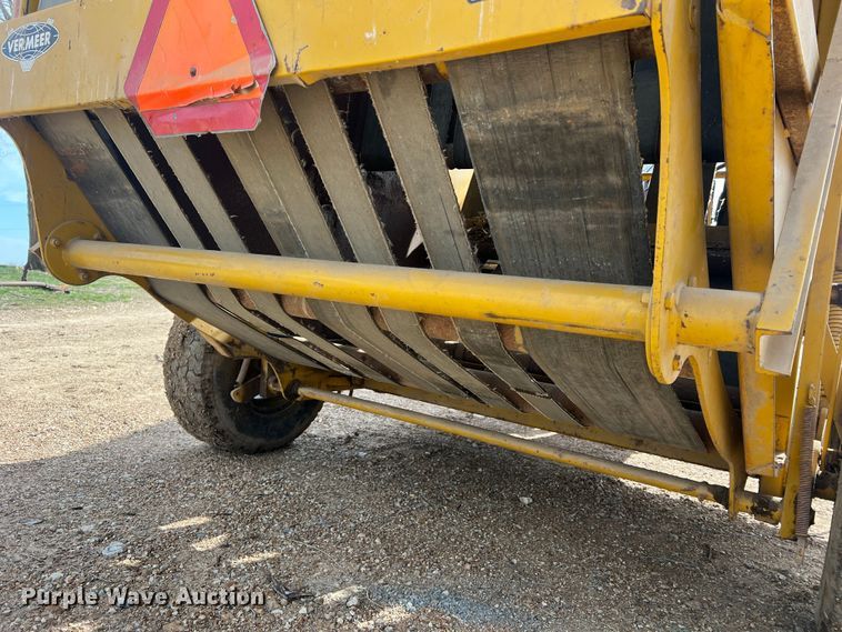 image for item JL9337 Vermeer 605F  round baler