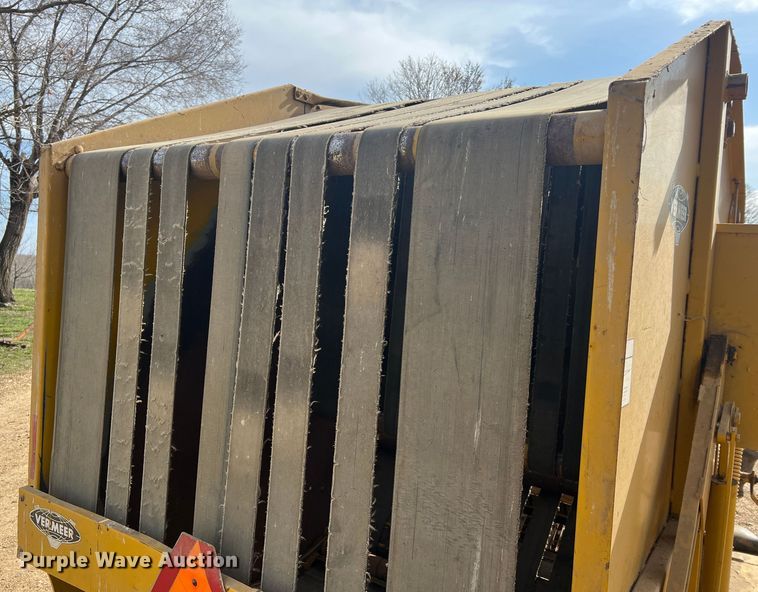 image for item JL9337 Vermeer 605F  round baler