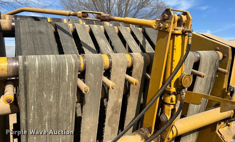 image for item JL9337 Vermeer 605F  round baler