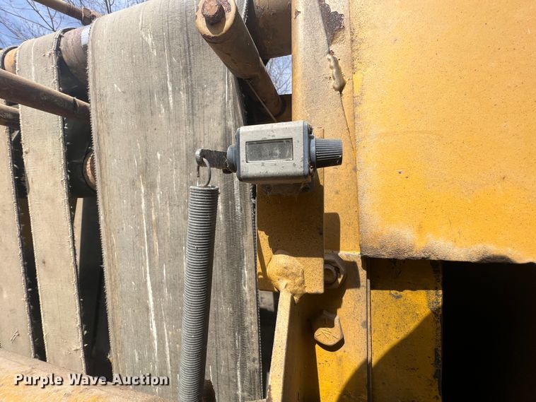 image for item JL9337 Vermeer 605F  round baler