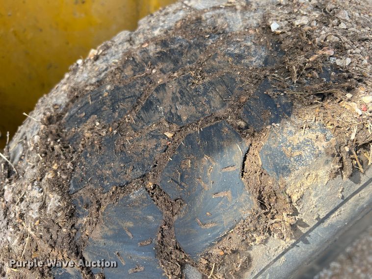 image for item JL9337 Vermeer 605F  round baler