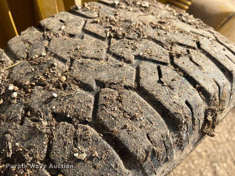 image for item JL9337 Vermeer 605F  round baler