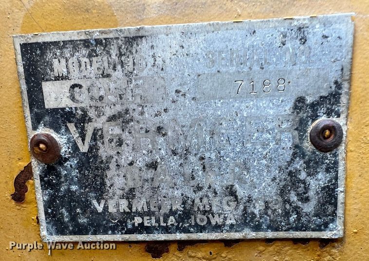 image for item JL9337 Vermeer 605F  round baler