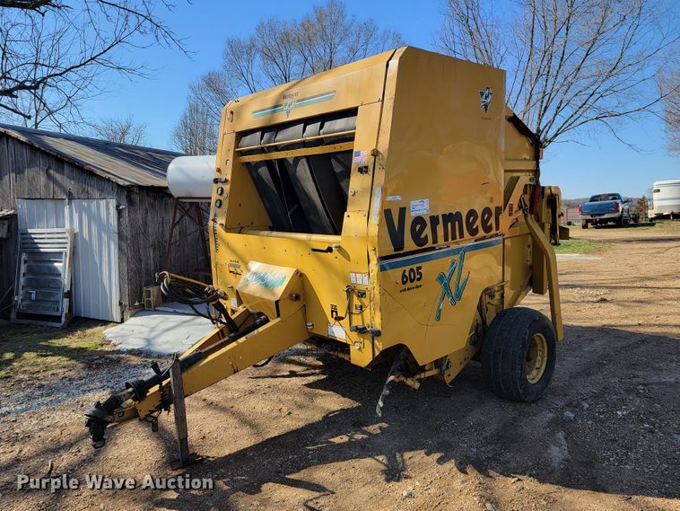 image for item JL9338 2001 Vermeer 650XL  round baler