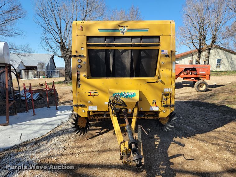 image for item JL9338 2001 Vermeer 650XL  round baler