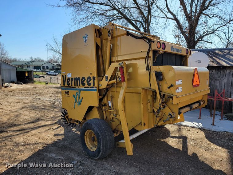 image for item JL9338 2001 Vermeer 650XL  round baler