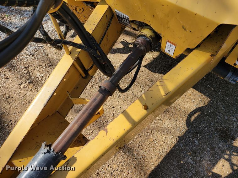 image for item JL9338 2001 Vermeer 650XL  round baler