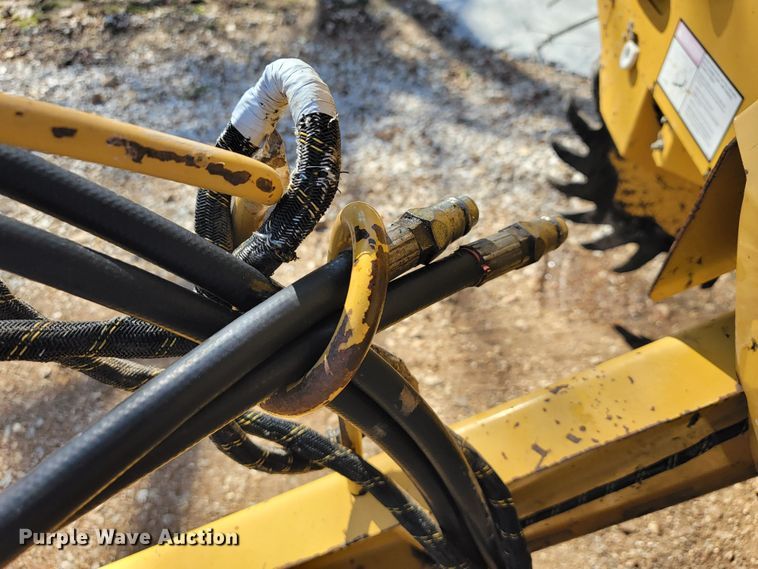 image for item JL9338 2001 Vermeer 650XL  round baler