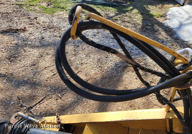 image for item JL9338 2001 Vermeer 650XL  round baler