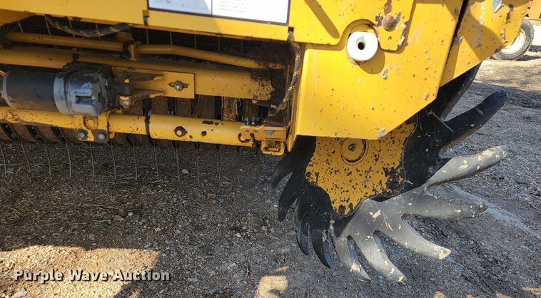 image for item JL9338 2001 Vermeer 650XL  round baler