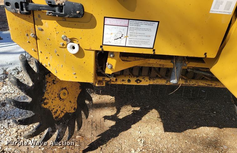 image for item JL9338 2001 Vermeer 650XL  round baler