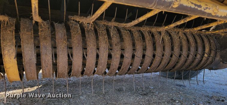 image for item JL9338 2001 Vermeer 650XL  round baler