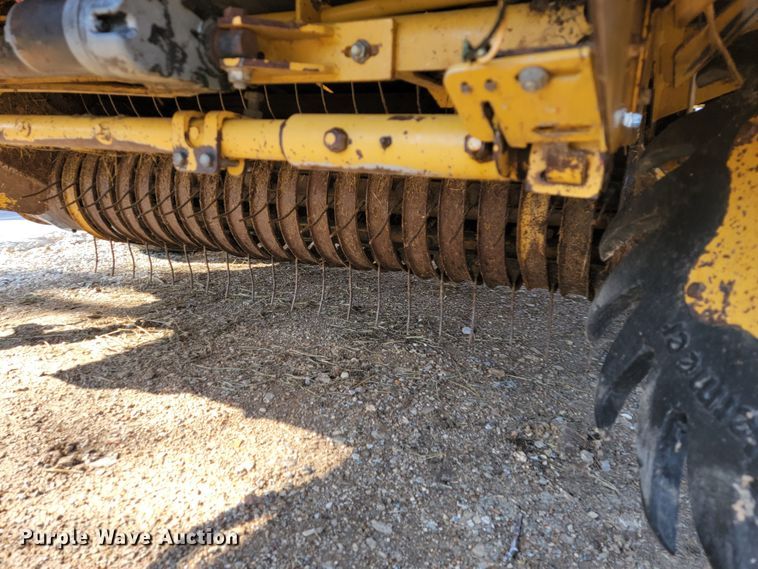 image for item JL9338 2001 Vermeer 650XL  round baler