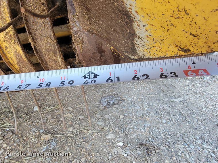 image for item JL9338 2001 Vermeer 650XL  round baler