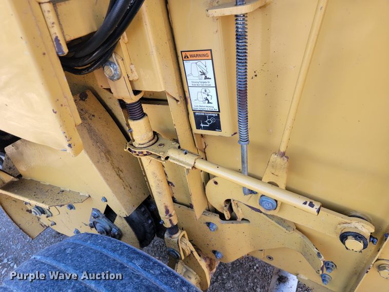 image for item JL9338 2001 Vermeer 650XL  round baler