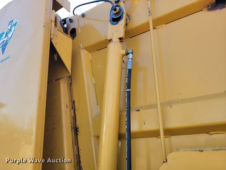 image for item JL9338 2001 Vermeer 650XL  round baler