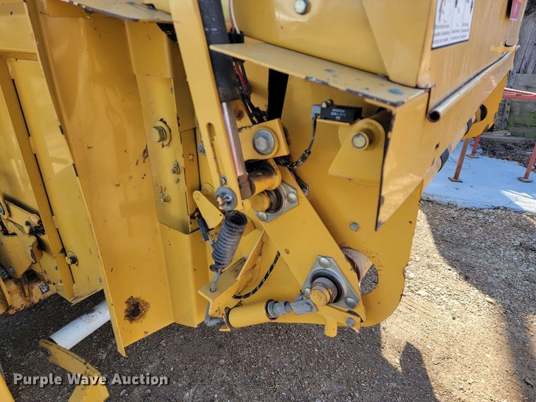 image for item JL9338 2001 Vermeer 650XL  round baler