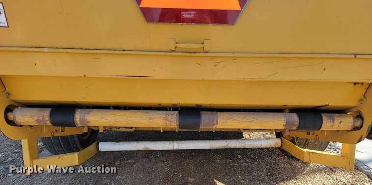 image for item JL9338 2001 Vermeer 650XL  round baler