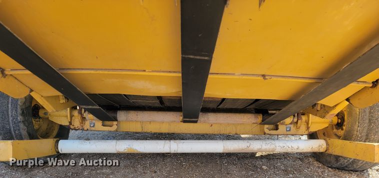 image for item JL9338 2001 Vermeer 650XL  round baler