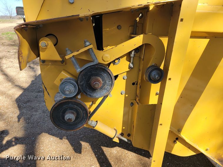 image for item JL9338 2001 Vermeer 650XL  round baler