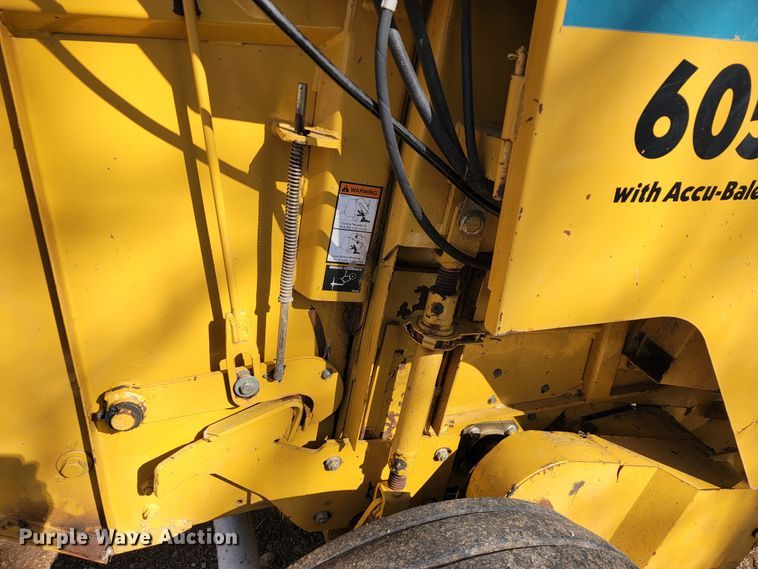 image for item JL9338 2001 Vermeer 650XL  round baler