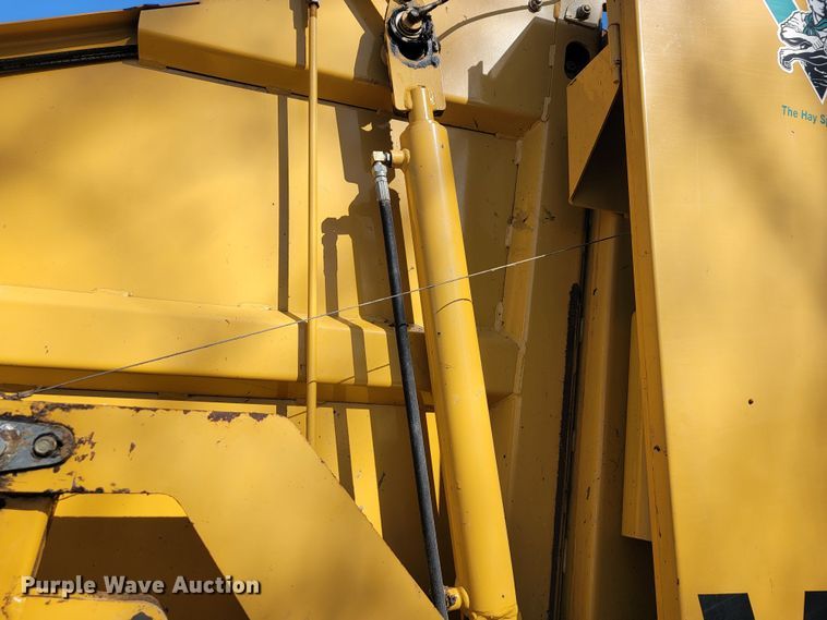 image for item JL9338 2001 Vermeer 650XL  round baler