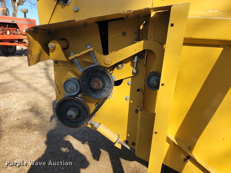 image for item JL9338 2001 Vermeer 650XL  round baler