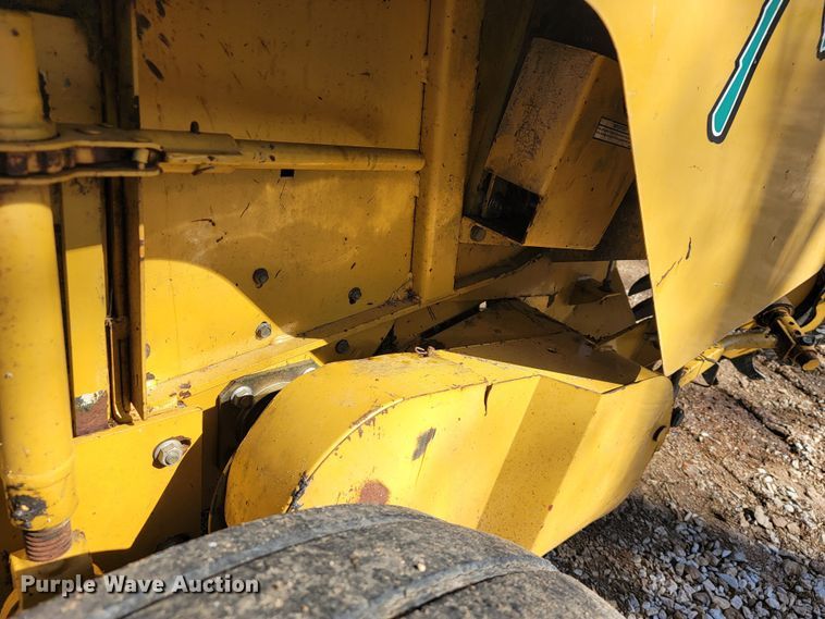 image for item JL9338 2001 Vermeer 650XL  round baler