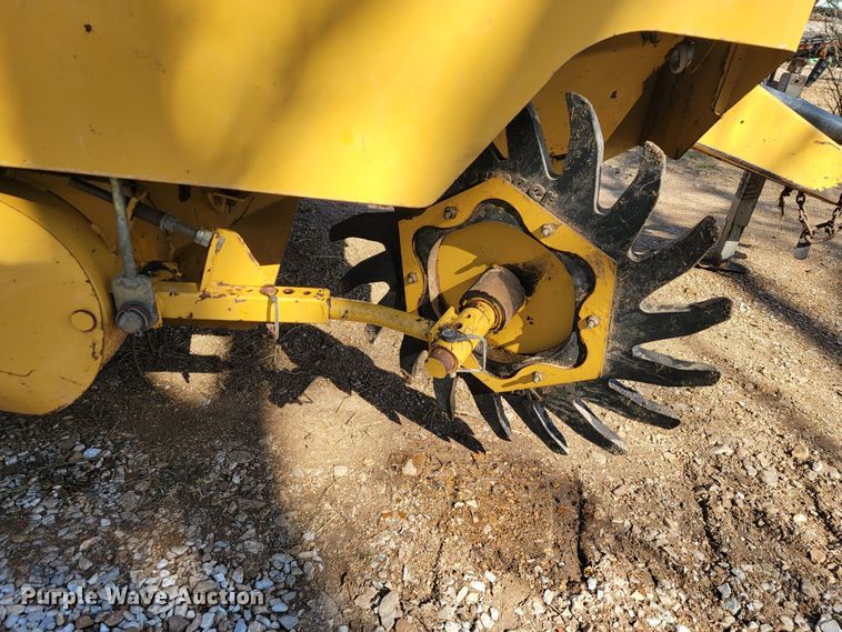 image for item JL9338 2001 Vermeer 650XL  round baler