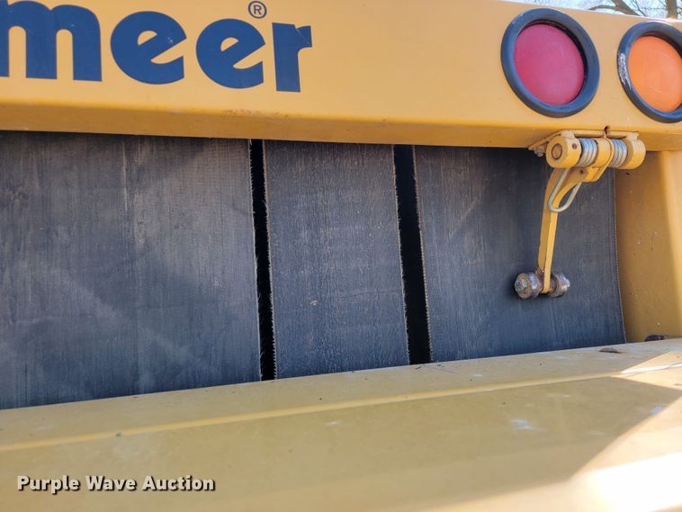 image for item JL9338 2001 Vermeer 650XL  round baler