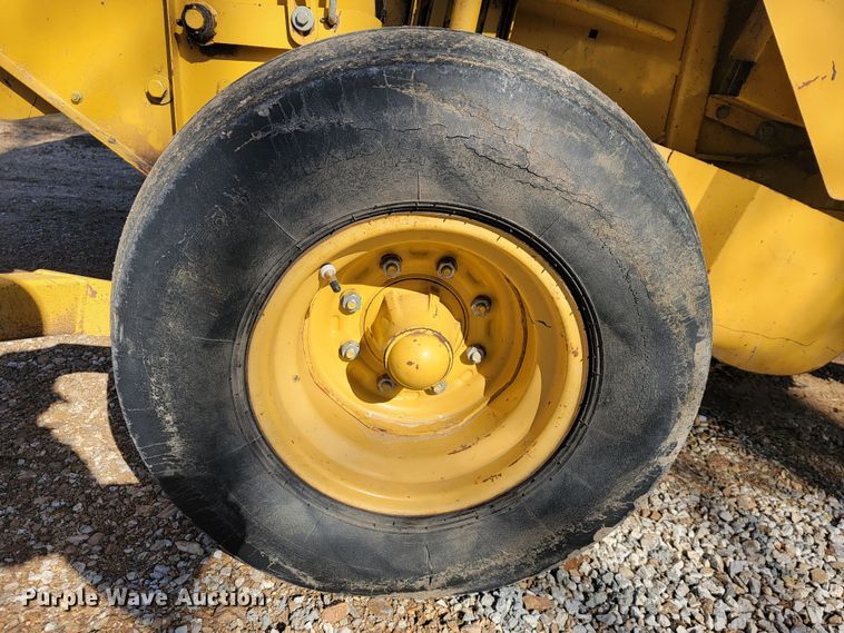 image for item JL9338 2001 Vermeer 650XL  round baler