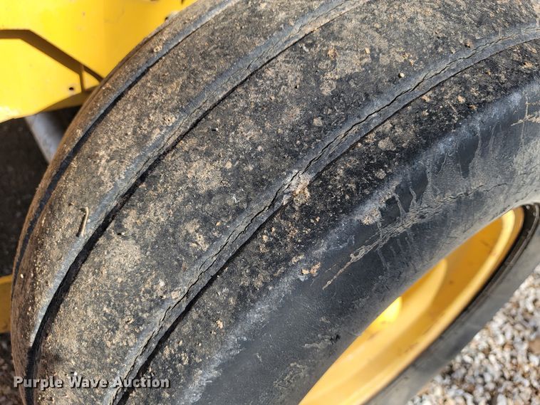 image for item JL9338 2001 Vermeer 650XL  round baler