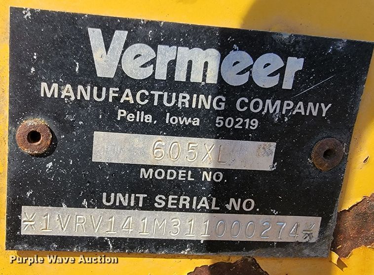 image for item JL9338 2001 Vermeer 650XL  round baler