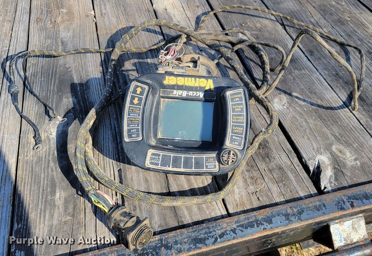 image for item JL9338 2001 Vermeer 650XL  round baler