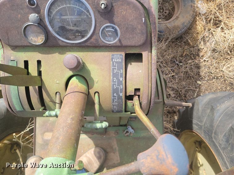 image for item KD9275 John Deere 3010  tractor