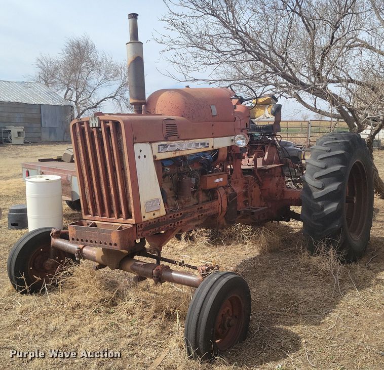 image for item KD9276 International Farmall 806  tractor