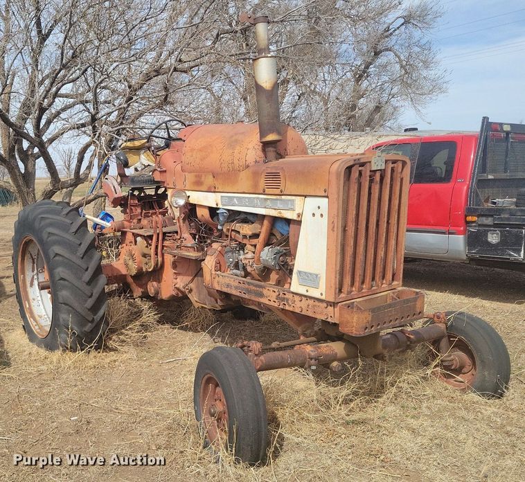 image for item KD9276 International Farmall 806  tractor