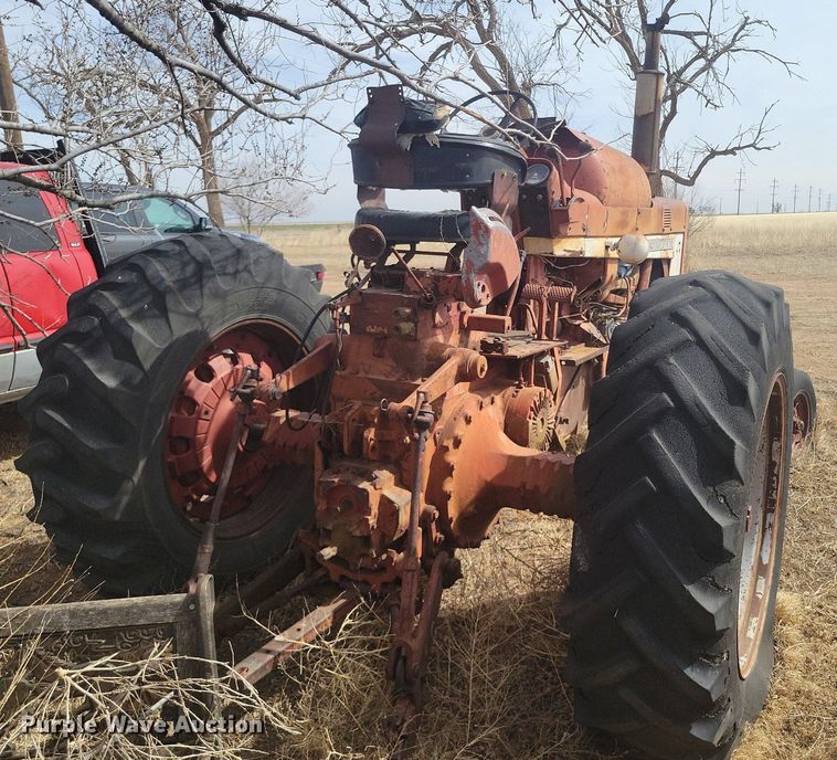 image for item KD9276 International Farmall 806  tractor