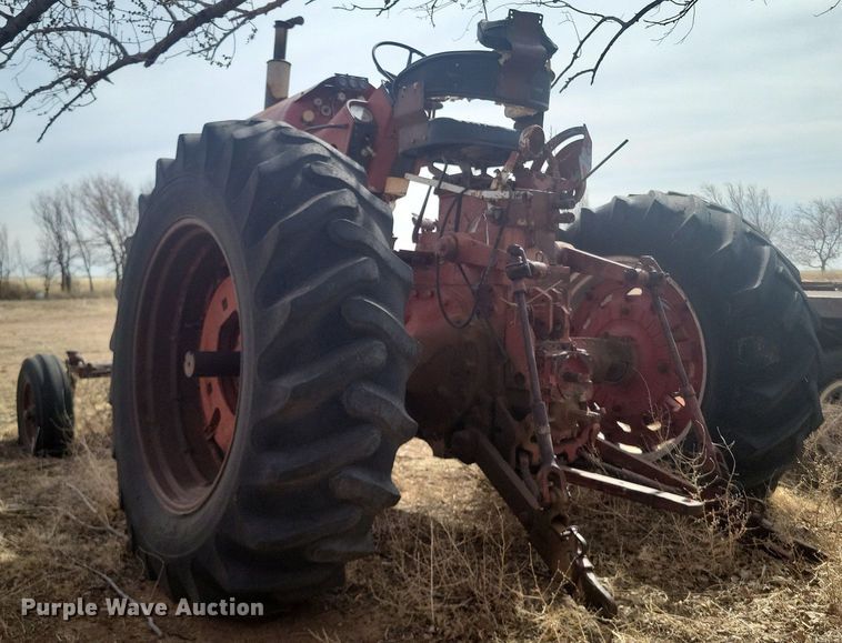 image for item KD9276 International Farmall 806  tractor