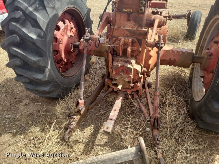 image for item KD9276 International Farmall 806  tractor