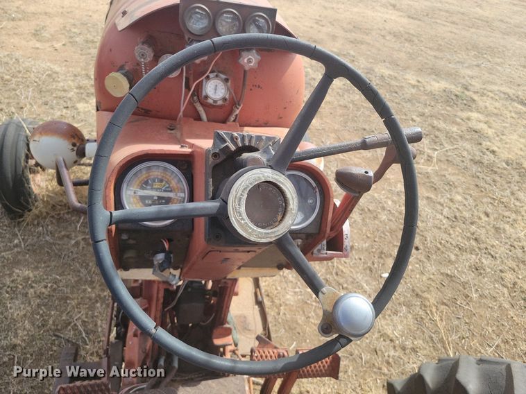 image for item KD9276 International Farmall 806  tractor